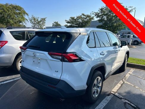 Used 2022 Toyota RAV4 LE FWD image 5