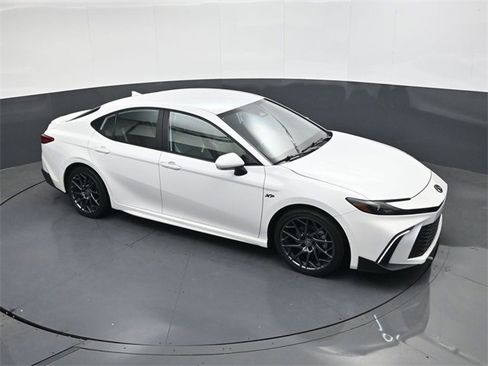 Used 2025 Toyota Camry SE w/ Convenience Package image 20