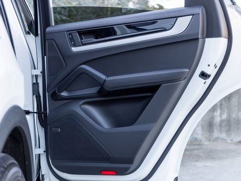 Certified 2025 Porsche Cayenne Coupe image 44