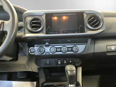 Certified 2019 Toyota Tacoma TRD Off-Road AWD/4WD image 11