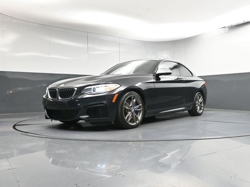 Used 2016 BMW M235i Coupe image 30