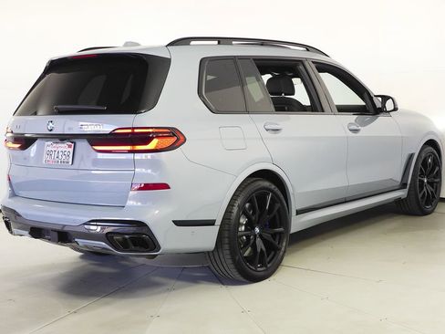 Used 2025 BMW X7 M60i image 7