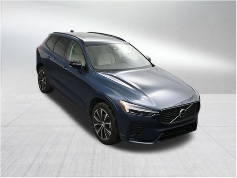 Used 2024 Volvo XC60 B5 Plus AWD/4WD image 20