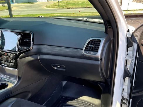 Used 2020 Jeep Grand Cherokee Altitude image 18