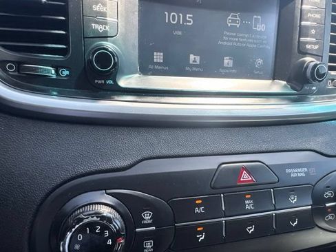Used 2020 Kia Sorento LX FWD image 16