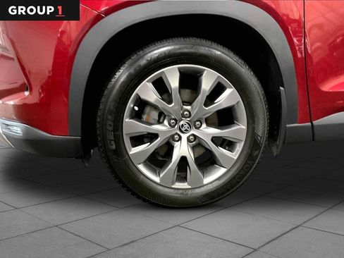 Certified 2024 Toyota Grand Highlander AWD image 11