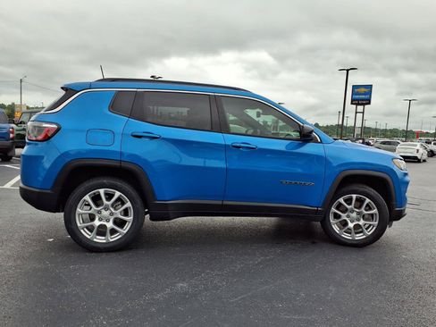 Used 2023 Jeep Compass Latitude w/ Sun and Sound Group AWD/4WD image 29