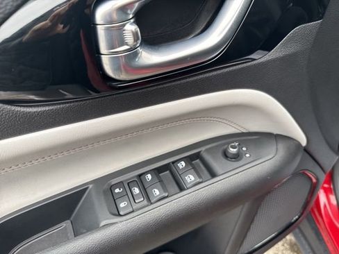 Used 2025 Jeep Compass Limited image 10