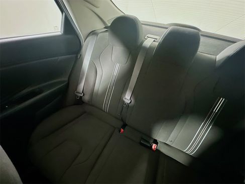 Used 2024 Hyundai Elantra SEL image 12