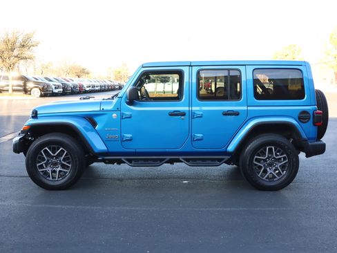 Used 2024 Jeep Wrangler Sahara image 30