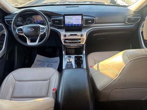 Used 2022 Ford Explorer XLT w/ Equipment Group 202A image 24