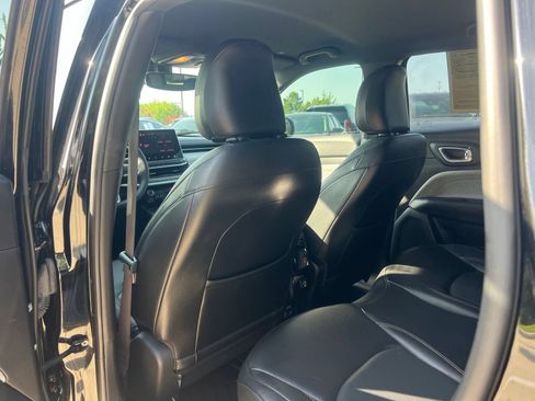 Used 2023 Jeep Compass Latitude AWD/4WD image 16
