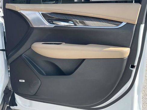 Used 2020 Cadillac XT6 FWD image 29