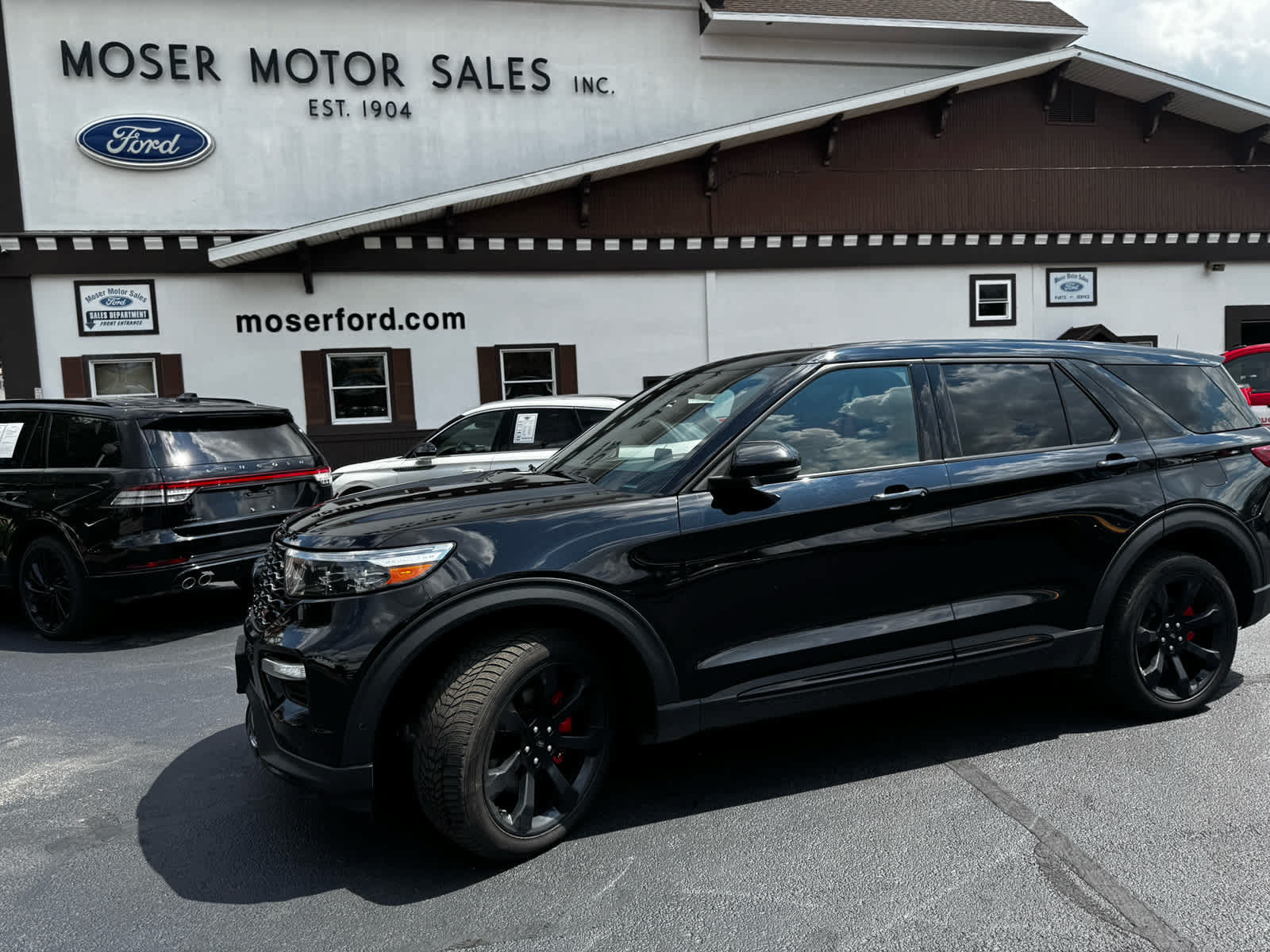 Used 2022 Ford Explorer ST w/ ST Street Pack AWD/4WD image 1