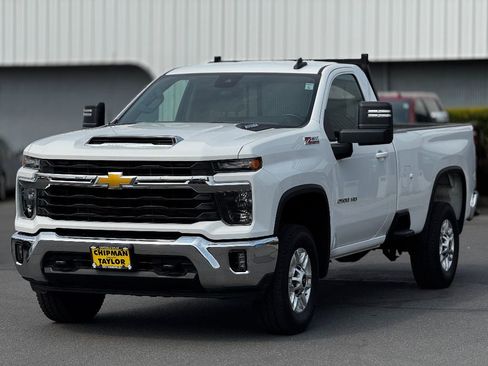 Used 2024 Chevrolet Silverado 2500 LT w/ Convenience Package image 11