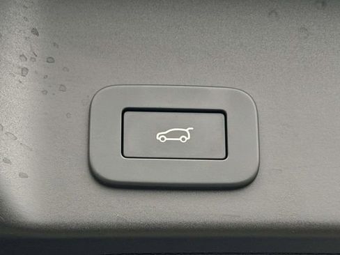 Used 2023 Land Rover Range Rover Evoque R-Dynamic SE image 11