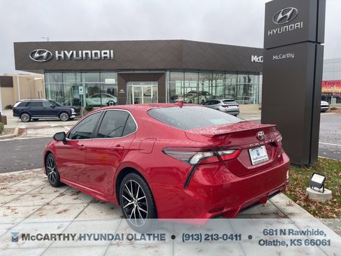 Used 2022 Toyota Camry SE image 15