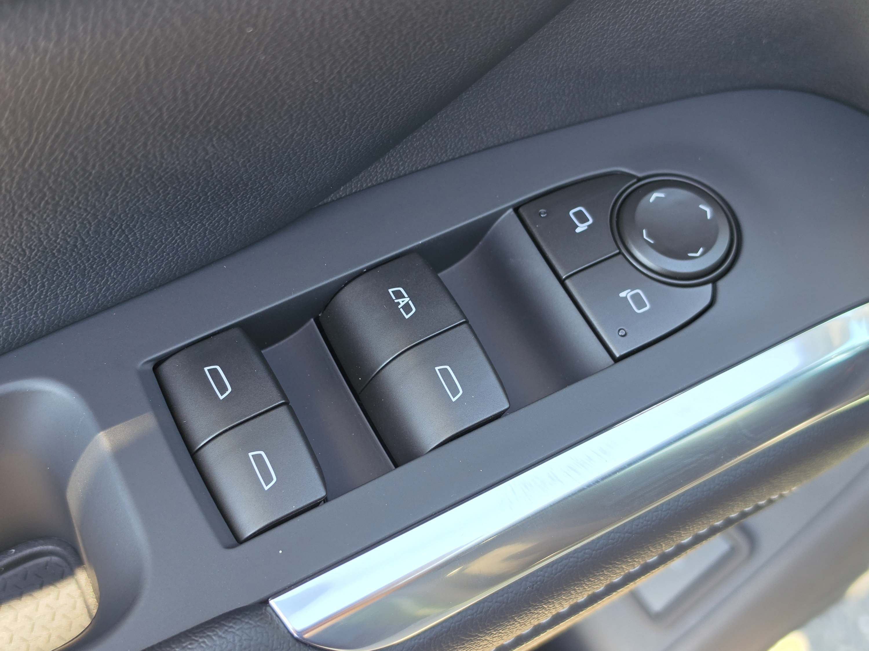 New 2027 Chevrolet Traverse LT w/ Driver Confidence Package FWD image 23