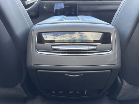 Used 2025 Cadillac Escalade Sport Platinum AWD/4WD image 35