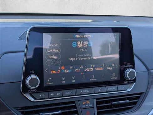 Used 2025 Nissan Altima 2.5 SV FWD image 19