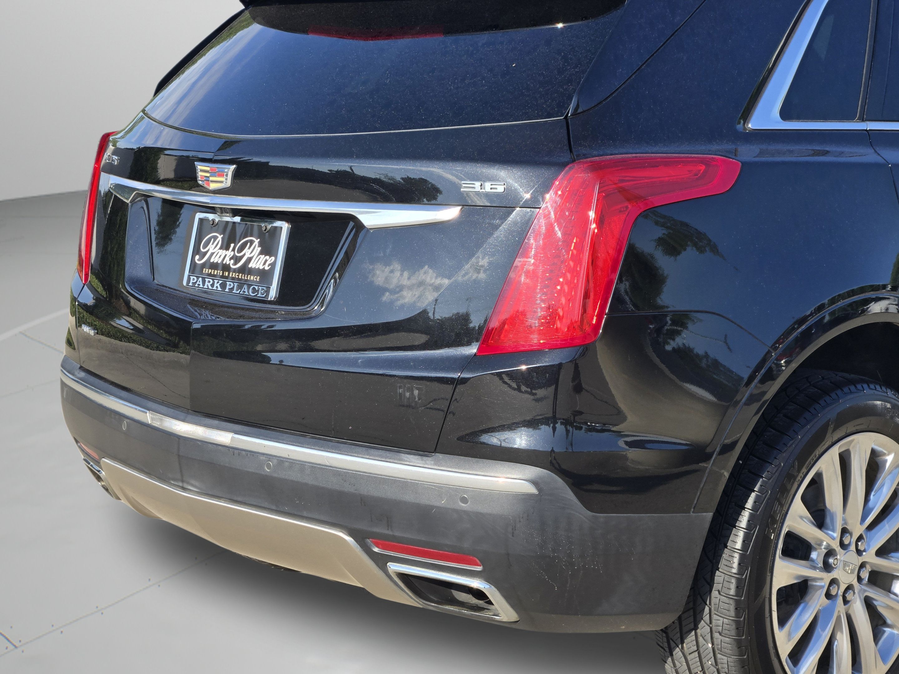 Used 2017 Cadillac XT5 Platinum AWD/4WD image 40