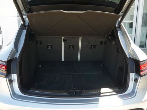 Used 2023 Porsche Macan S image 8