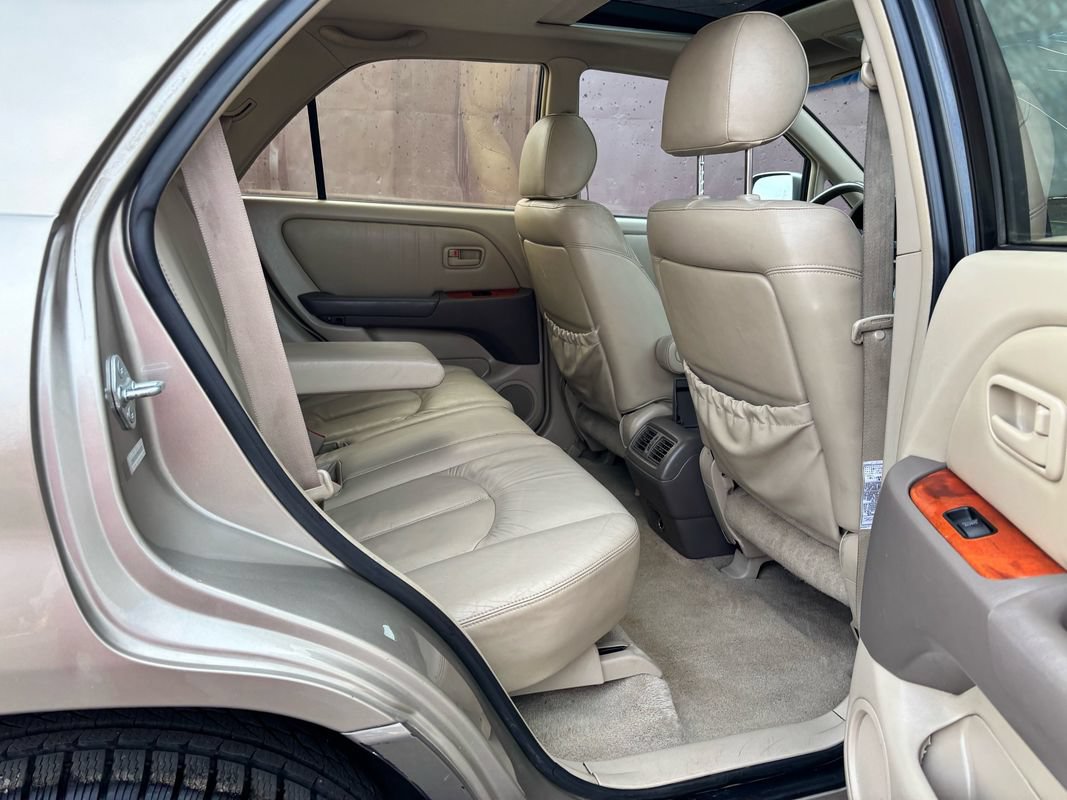 Used 2000 Lexus RX 300 w/ Limited Pkg FWD image 18