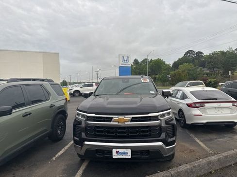 Used 2023 Chevrolet Silverado 1500 LT AWD/4WD image 17
