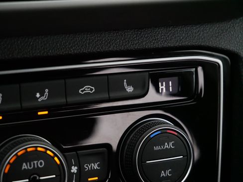 Certified 2022 Volkswagen Atlas SEL R-Line image 30