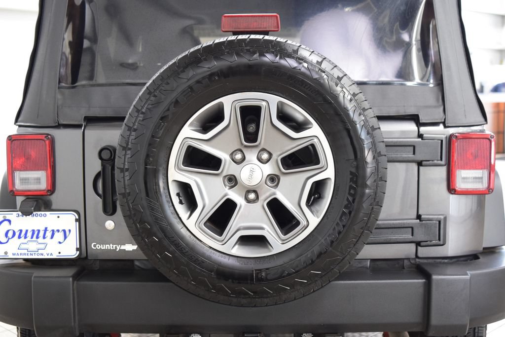 Used 2017 Jeep Wrangler Unlimited Rubicon w/ Connectivity Group AWD/4WD image 24