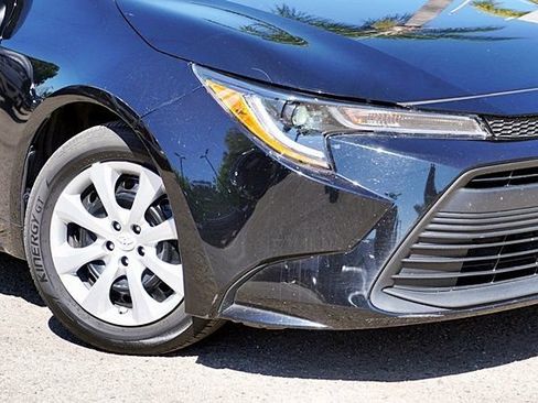 Used 2025 Toyota Corolla LE image 4