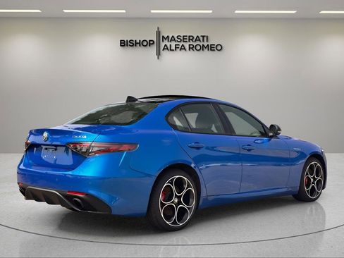 Used 2024 Alfa Romeo Giulia Veloce AWD/4WD image 6