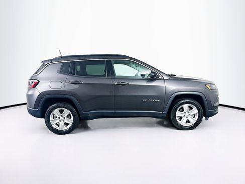 Used 2022 Jeep Compass Latitude image 10
