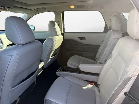 Used 2022 Nissan Pathfinder SL w/ SL Premium Package image 15