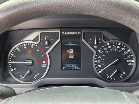 Used 2022 Toyota Tundra SR5 w/ SR5 Convenience Package AWD/4WD image 17