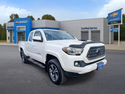 Used 2019 Toyota Tacoma TRD Sport w/ Technology Package image 2