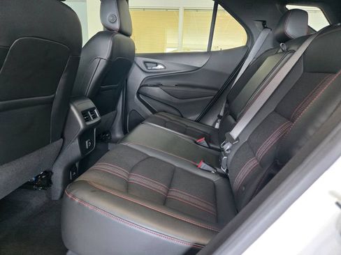 Certified 2022 Chevrolet Equinox RS w/ Infotainment Package FWD image 17