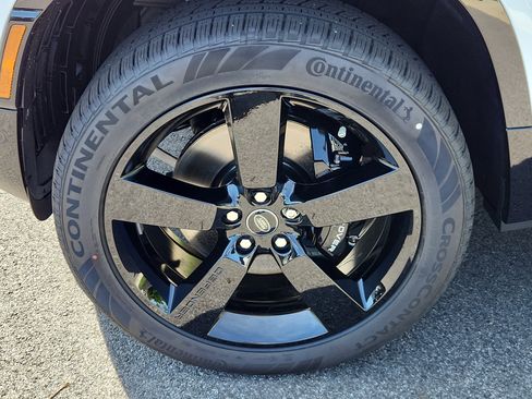 New 2025 Land Rover Defender 110 V8 image 9