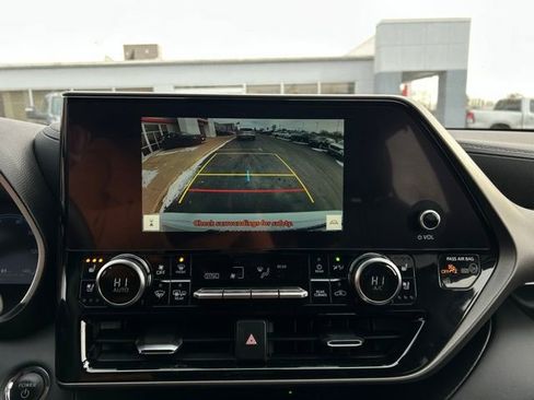 Used 2023 Toyota Highlander Limited image 52