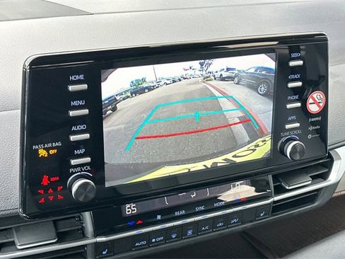 Used 2024 Toyota Sienna XLE image 22