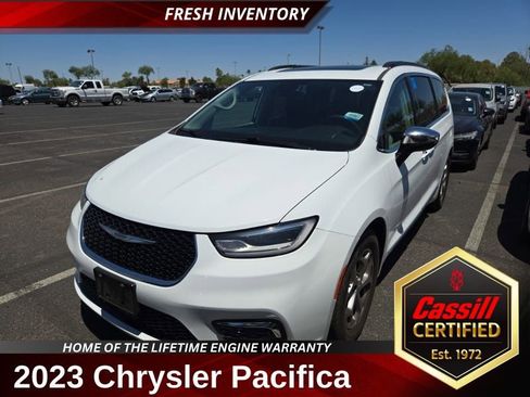 Used 2023 Chrysler Pacifica Limited FWD image 1