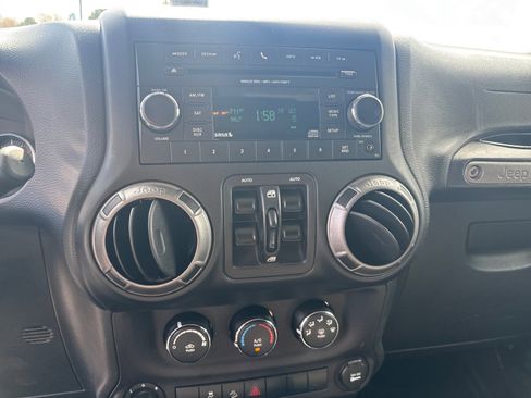 Used 2018 Jeep Wrangler Unlimited Sport S image 21