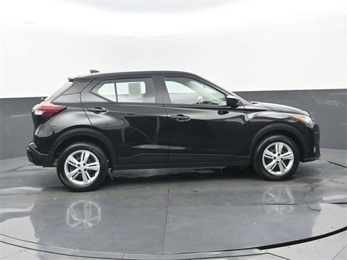 Used 2024 Nissan Kicks S image 2