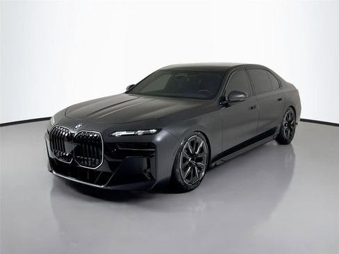 Used 2025 BMW 760i xDrive w/ Executive Package AWD/4WD image 10
