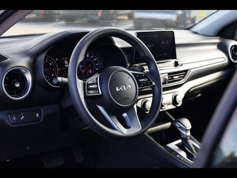 Used 2023 Kia Forte LXS w/ LXS Technology Package image 6