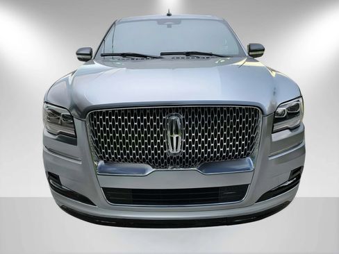Used 2023 Lincoln Navigator L Reserve RWD image 2