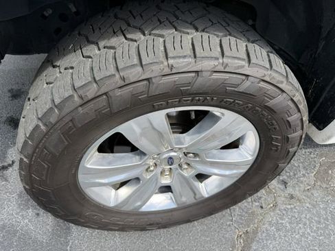 Used 2018 Ford F150 Platinum w/ Equipment Group 701A Luxury AWD/4WD image 9