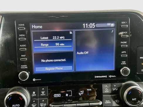 Used 2022 Toyota Highlander LE FWD image 21
