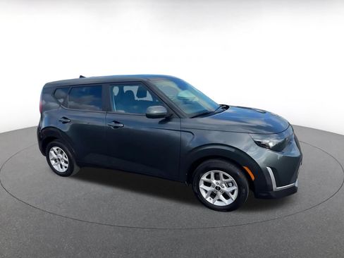 Used 2025 Kia Soul LX w/ LX Technology Package FWD image 2