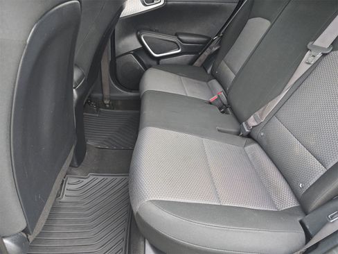 Used 2022 Kia Soul LX image 11